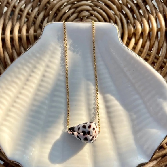 Coco Cone Shell Necklace - Picture 3 of 3